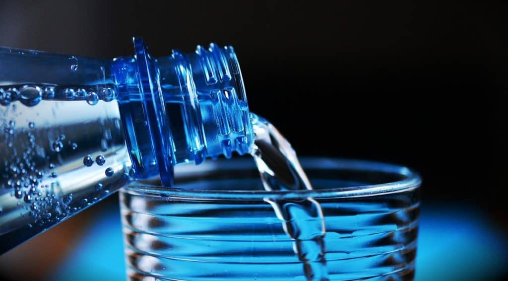 Does Water Help Acid Reflux? Can It Cause Heartburn?