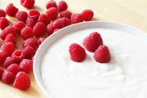 Yogurt with raspberries