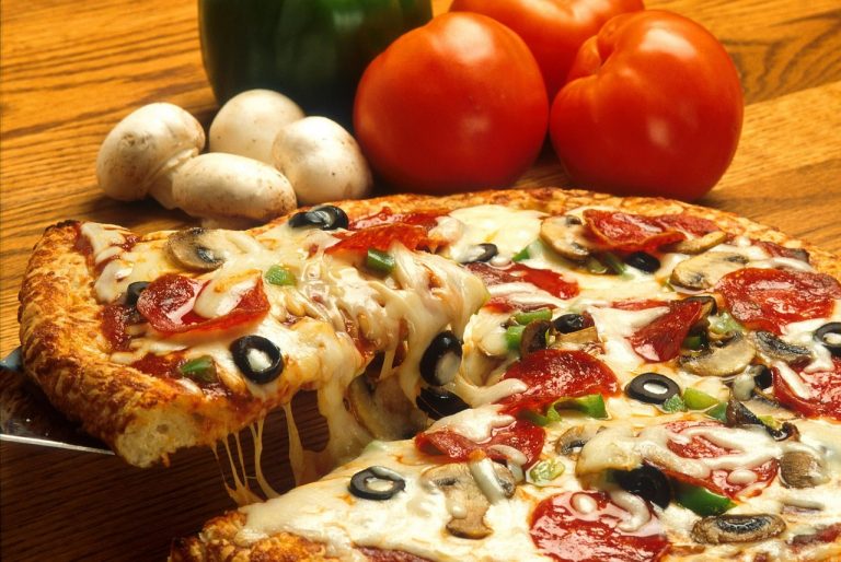 What Causes Sore Throat After Eating Pizza? 6 Common Causes